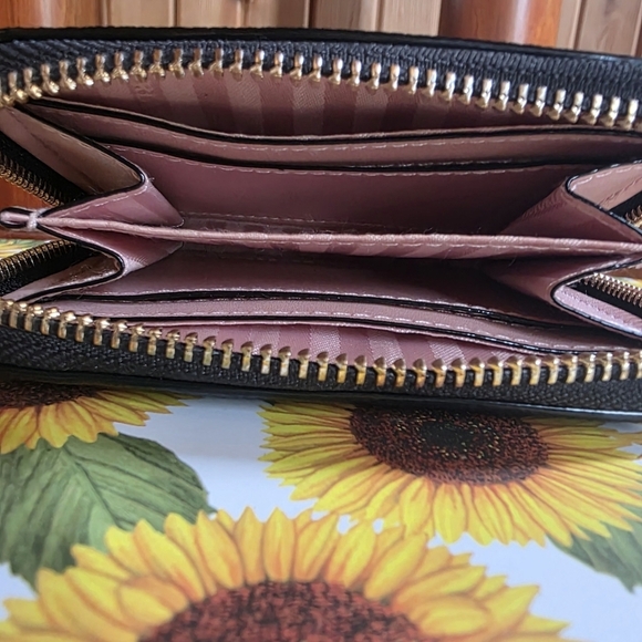 Victorias Secret Black Quilted Chevron Wallet - Picture 3 of 3